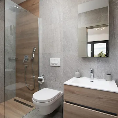 Tiki In For 16 Person With Heated Pool & Only 1 Km From The *