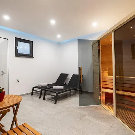 Villa Tiki In For 16 Person With Heated Pool & Only 1 Km From The *