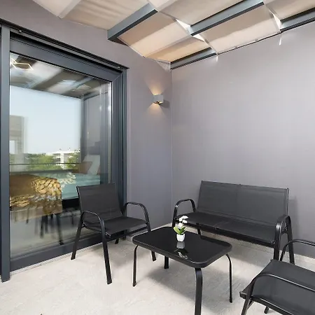 Tiki In For 16 Person With Heated Pool & Only 1 Km From The *