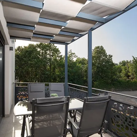 Tiki In For 16 Person With Heated Pool & Only 1 Km From The Villa *
