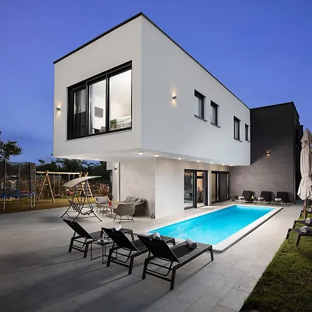 Villa Tiki In For 16 Person With Heated Pool & Only 1 Km From The Medulin